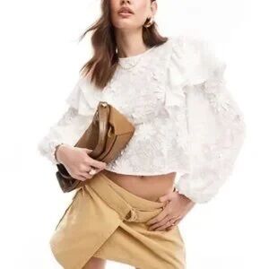 House of Harlow 1960 Cream Floral Appliqué Blouse. NWT!